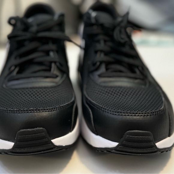Nike Air Max Excee sz 9.5 men’s 11 women’s NEW - Picture 2 of 4